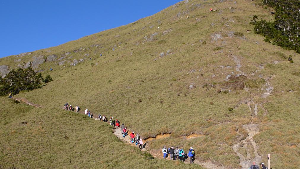 gta5纯黑解说第十期开车爬山时候的英文音乐是