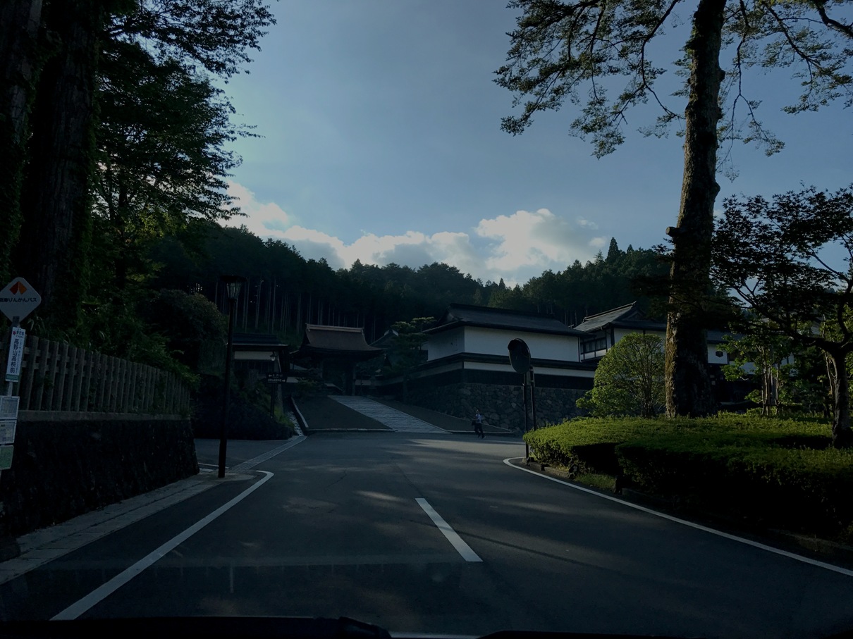 日本關西三角點自由行 三 奈良縣二百名山的金剛山 順訪和歌山縣陣ヶ峰 平野 葛城山 高野山的佛寺區 登山補給站 日本關西三角點自由行 三 奈良縣二百名山的金剛山 順訪和歌山縣陣ヶ峰 平野 葛城山 高野山的佛寺區 登山補給站