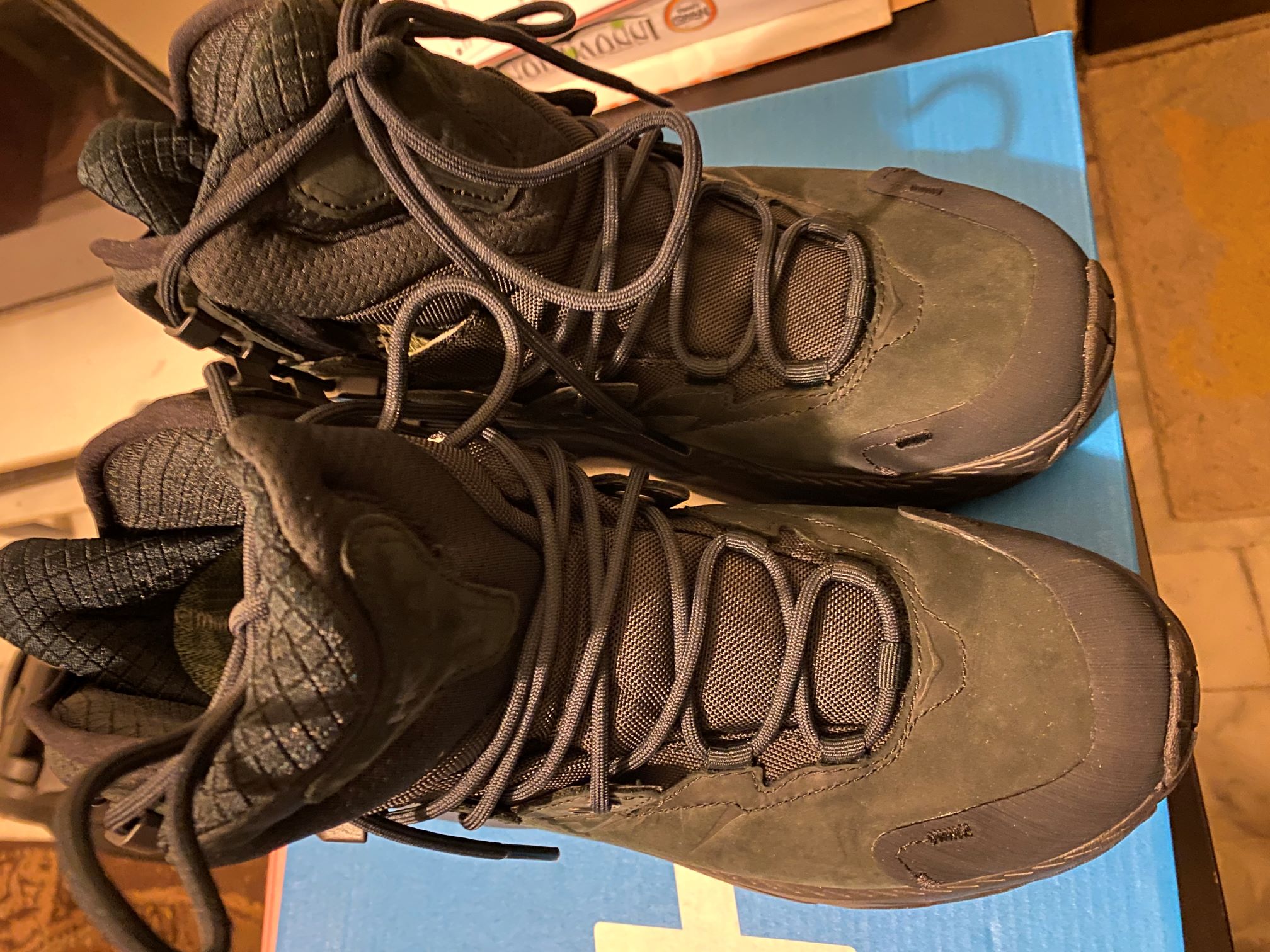 99成新HOKA 女 25號 Kaha 2 Goretex 登山鞋 黑 (未上山未使用)