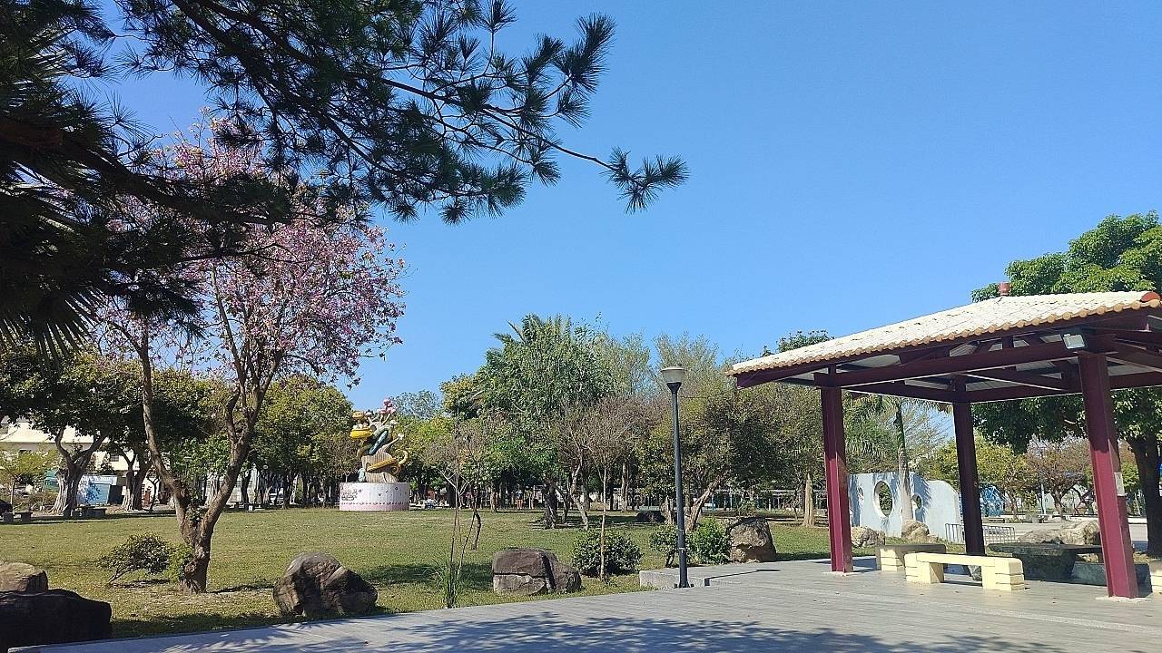 二十八30彰化縣員林市南區公園賞蜀葵花海郁馥(含1員林家商2饒明國小3橋頭國小基石）