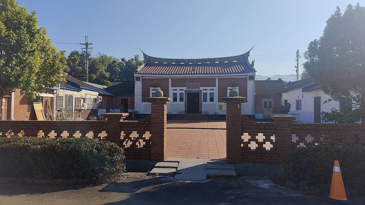 二十八10彰化縣社頭鄉「劉氏古厝齊家持，滿江紅映月眉池」