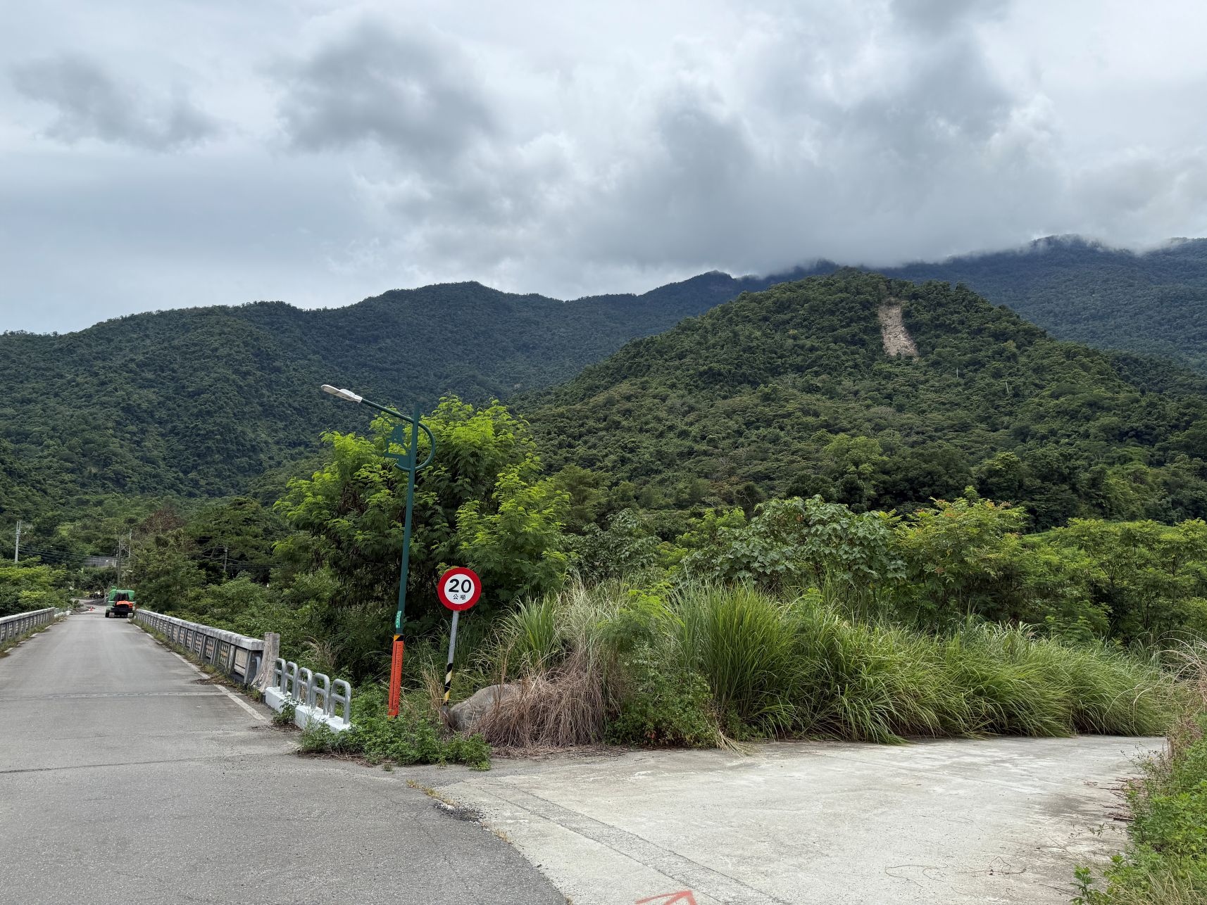 台東海端紅石山、豐泉林地護管所西南、修緣禪寺、初來西北、永盛山南、永盛山，永盛西、崁頂西、里龍山西北（鐵西山東北）、及鐵西山（月眉山，舊稱加奈鹿山東南峰）
